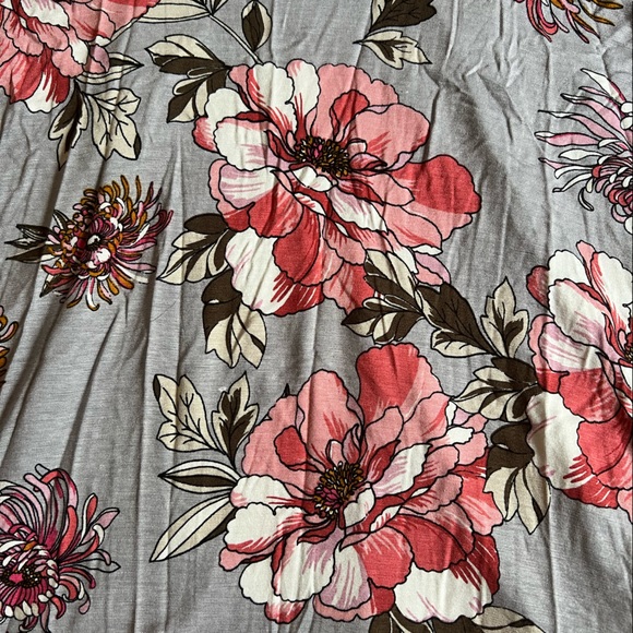 Grey and floral dress - Picture 3 of 5